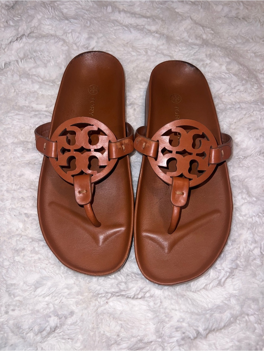Tory Burch Leather Logo Thong Sandals in Cognac